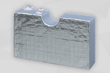 Graue Schaumstoffplatte stehend, mit Aluminiumoberfläche